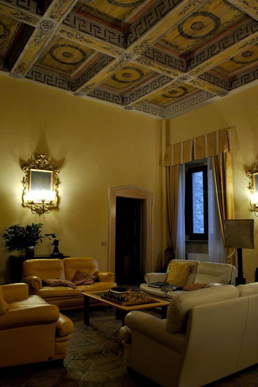 Palazzo Bonfranceschi Bed & Breakfast Belforte del Chienti Exterior photo