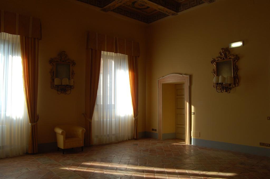 Palazzo Bonfranceschi Bed & Breakfast Belforte del Chienti Exterior photo