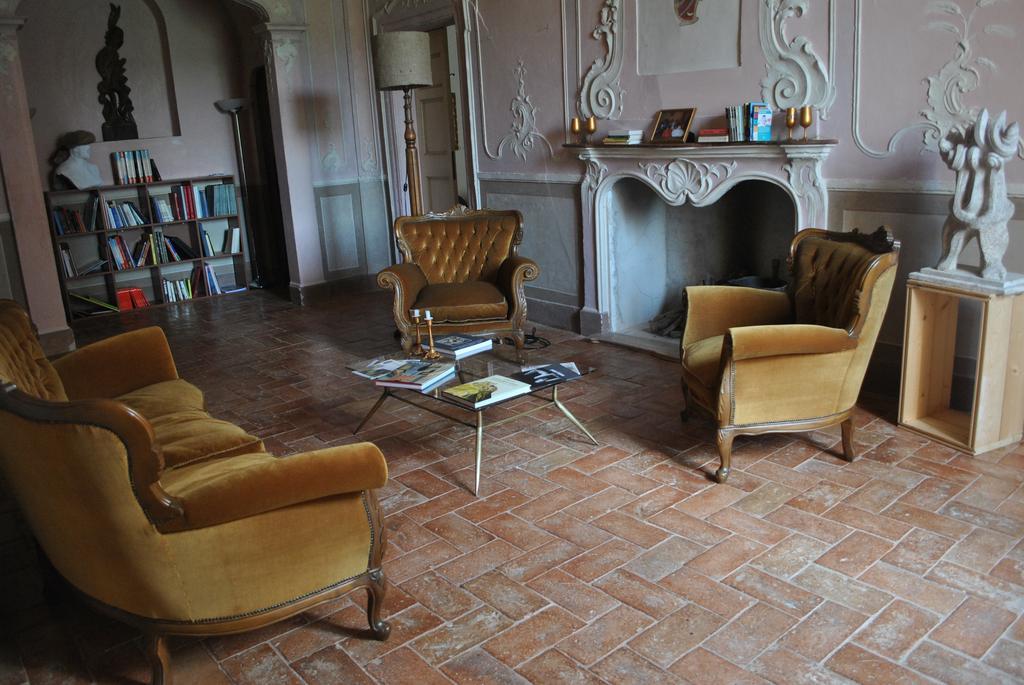 Palazzo Bonfranceschi Bed & Breakfast Belforte del Chienti Exterior photo