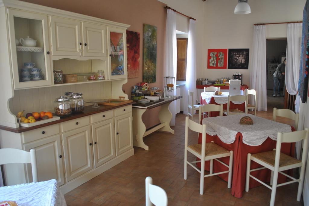 Palazzo Bonfranceschi Bed & Breakfast Belforte del Chienti Exterior photo